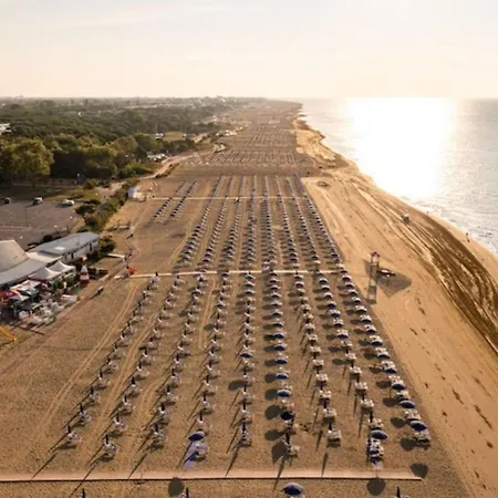 Seaside In With Parking דירה *