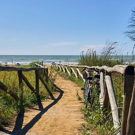 Seaside In With Parking דירה