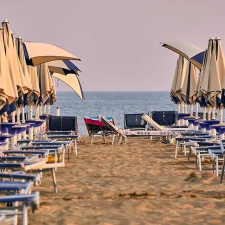 Seaside In With Parking דירה ביביונה