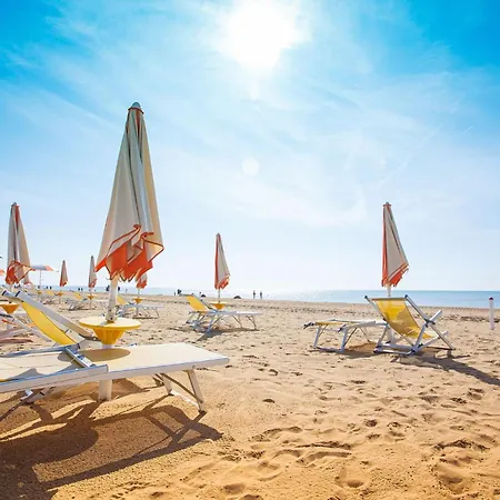 Seaside In With Parking דירה ביביונה